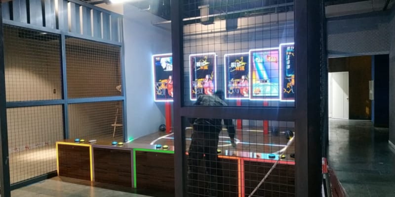 室内互动羽毛球训练馆设备