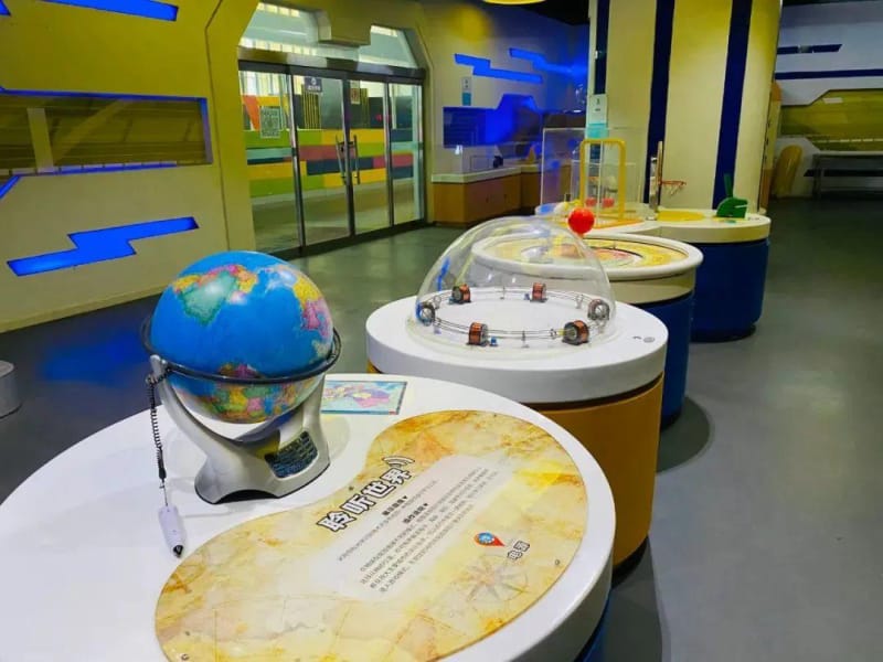 室内数字互动保龄球训练馆