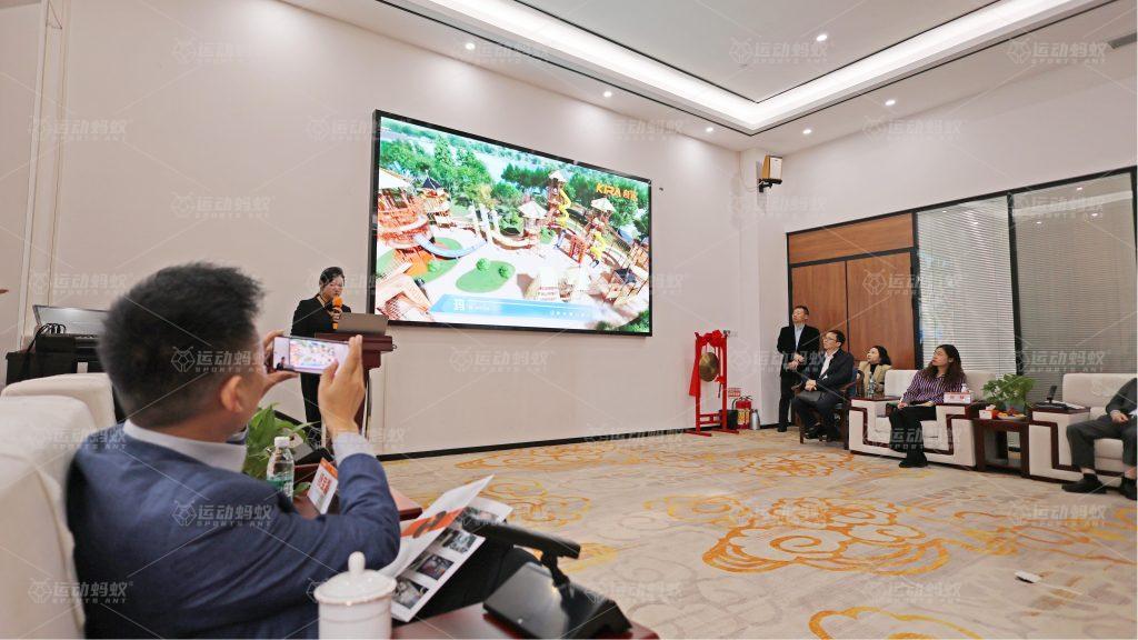 政企合作项目现场,来访领导听取数字运动馆整体方案汇报