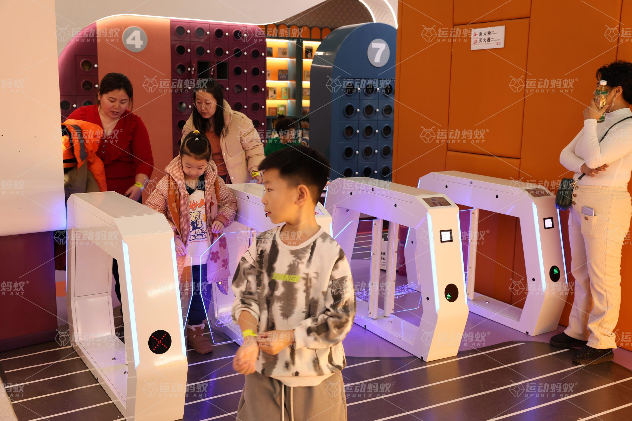 数字运动馆亲子客群怎么做？2026 年亲子家庭消费结构、分龄设备配比、周末与假期运营、家庭卡定价全解析